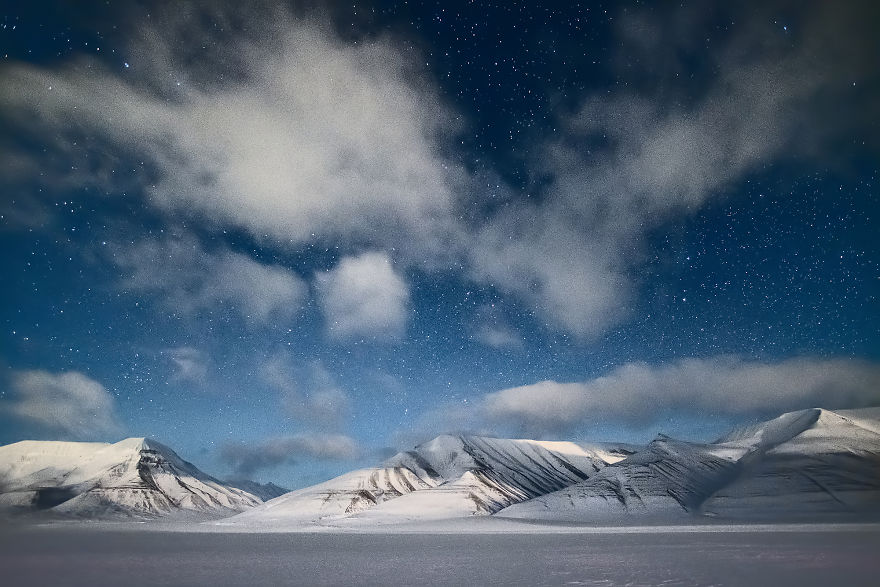 I Photographed World's Northernmost Settlement During Polar Night, When Sun Doesn't Rise For Several Months I Photographed World's Northernmost Settlement During Polar Night, When Sun Doesn't Rise For Several Months