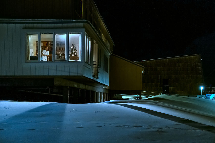 I Photographed World's Northernmost Settlement During Polar Night, When Sun Doesn't Rise For Several Months