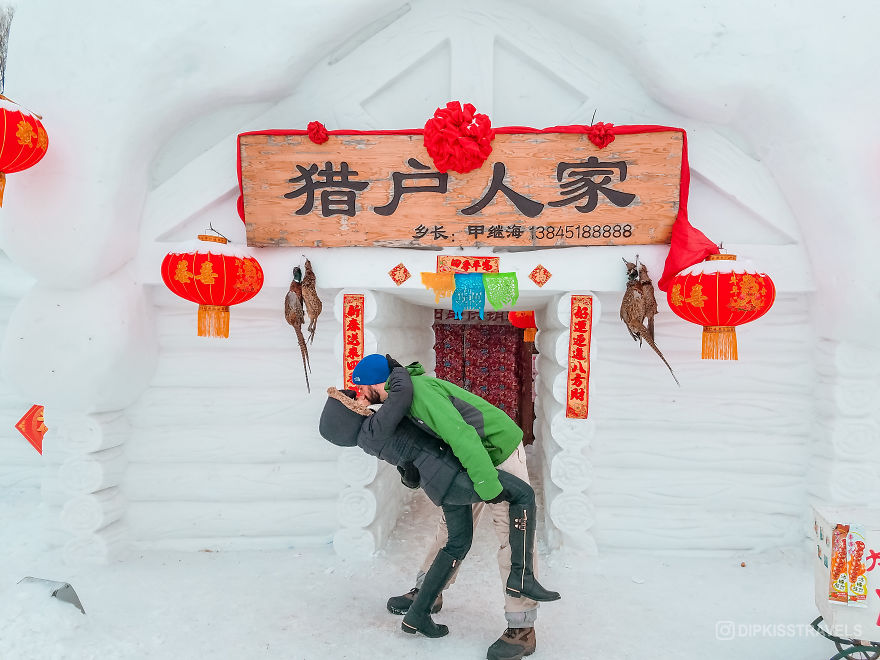 Viral Dipkissing Couple Continues Their Epic Tradition Around The World