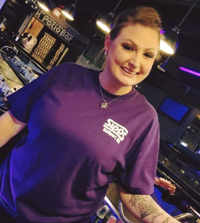 Esta madre llamó a un bar gay para pedir consejo después de que su hijo saliera del armario, y la camarera tiene la mejor respuesta Esta madre llamó a un bar gay para pedir consejo después de que su hijo saliera del armario, y la camarera tiene la mejor respuesta