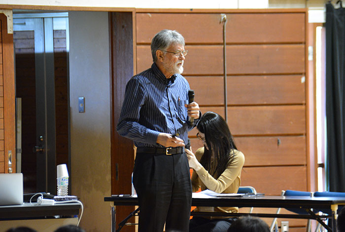 Este profesor de biología reveló accidentalmente a una alumna que su padre no era su padre