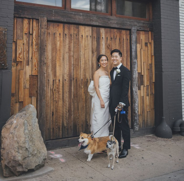 Couples Found A Way To Include Their Dogs Into Their Wedding And It's Absolutely Pawsome Couples Found A Way To Include Their Dogs Into Their Wedding And It's Absolutely Pawsome