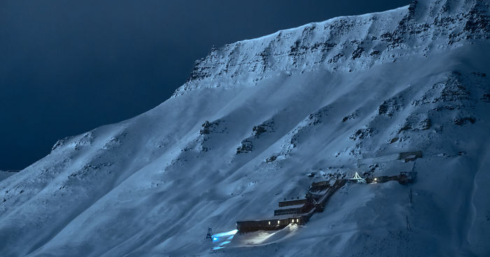 I Photographed World’s Northernmost Settlement During Polar Night, When Sun Doesn’t Rise For Several Months