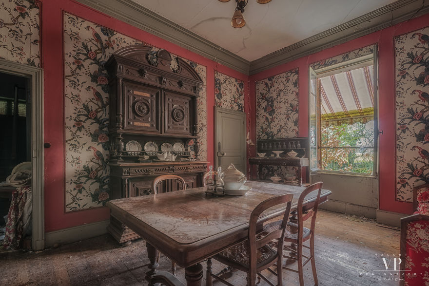 I Photographed This Abandoned House I Photographed This Abandoned House