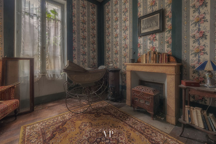 I Photographed This Abandoned House