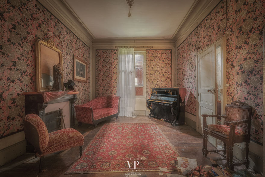 I Photographed This Abandoned House I Photographed This Abandoned House