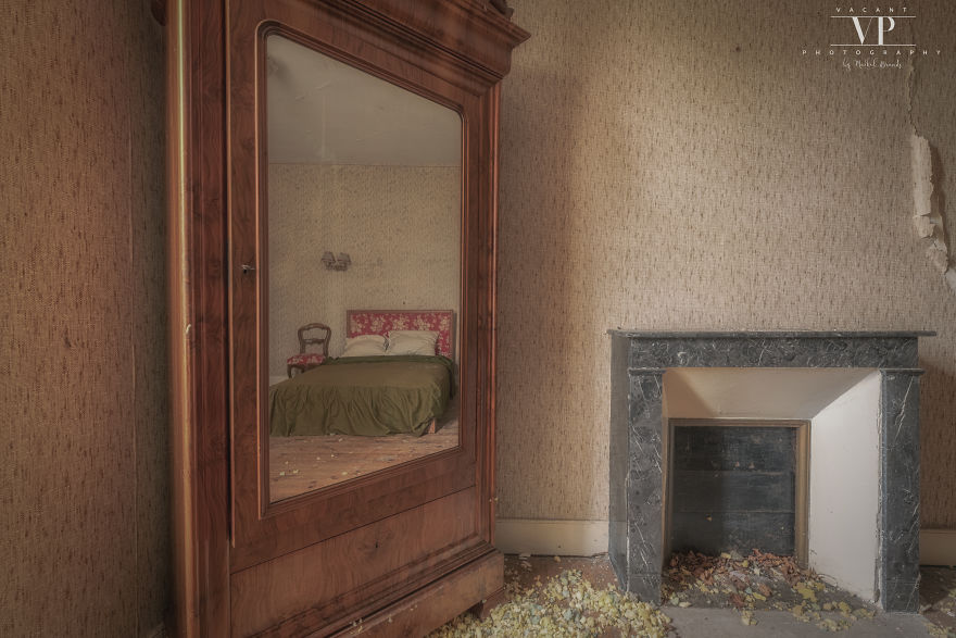 I Photographed This Abandoned House I Photographed This Abandoned House