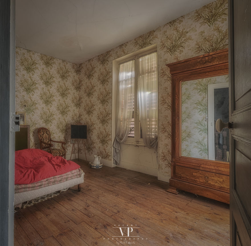 I Photographed This Abandoned House I Photographed This Abandoned House