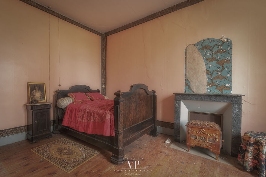 I Photographed This Abandoned House I Photographed This Abandoned House