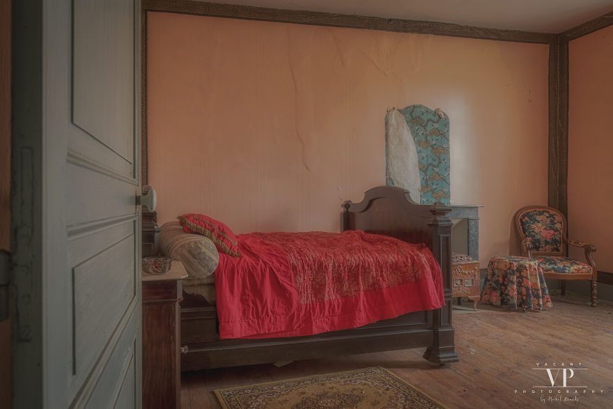 I Photographed This Abandoned House I Photographed This Abandoned House