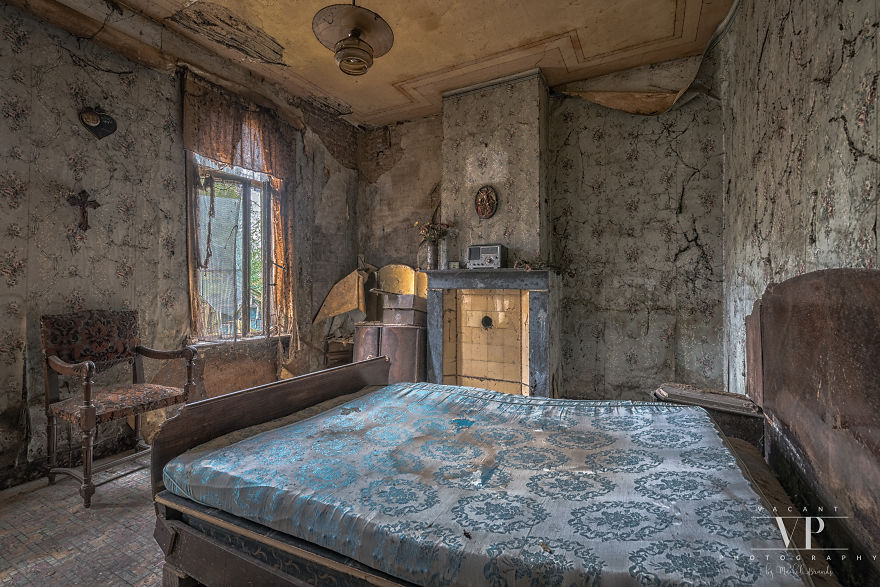 I Photographed This Decaying House