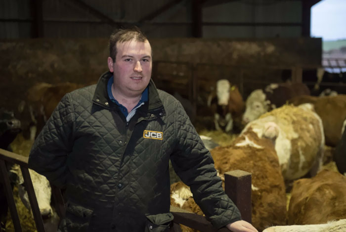 People Are Laughing At Armed Cops Who Had Almost Hour Long Standoff With Tiger Before Realizing It’s A Toy People Are Laughing At Armed Cops Who Had Almost Hour Long Standoff With Tiger Before Realizing It’s A Toy