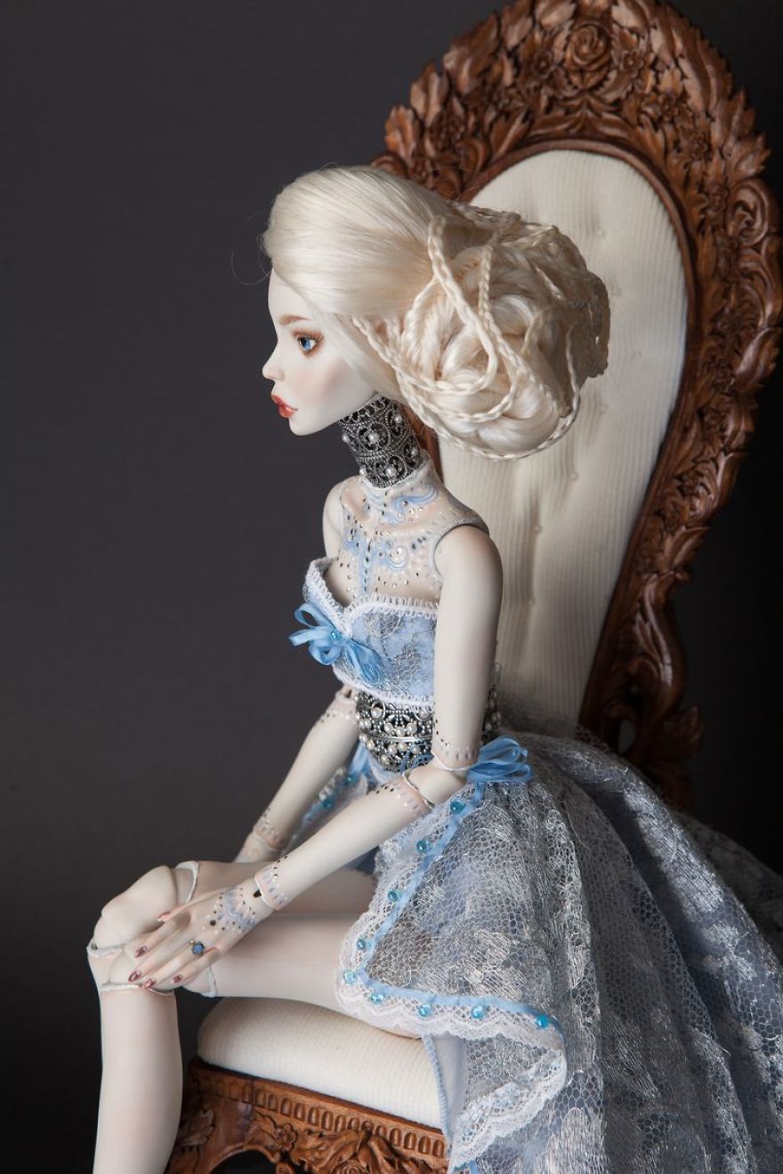 Can't Take My Eyes Off Of You: True-To-Life Beautiful Collectible Dolls With Golden Joints Can't Take My Eyes Off Of You: True-To-Life Beautiful Collectible Dolls With Golden Joints