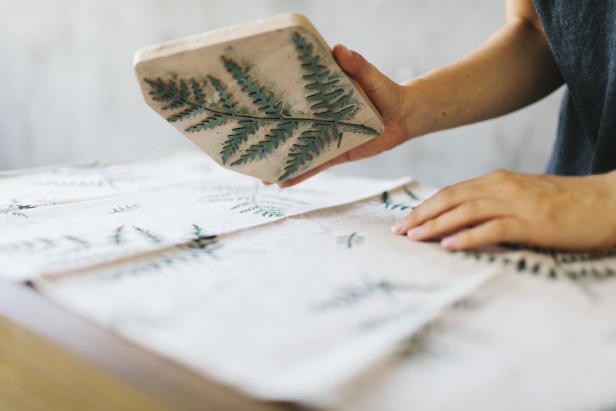 How To Make A Botanical Table Runner In 5 Easy Steps