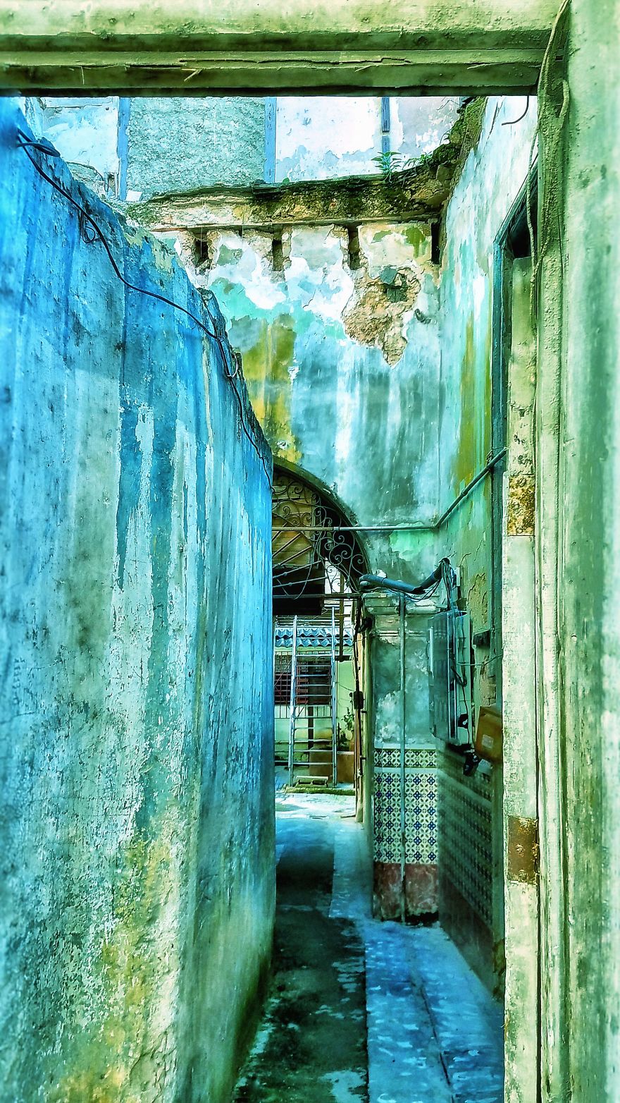 I Took Holiday Pictures Of The Beautiful Havana Using My Phone