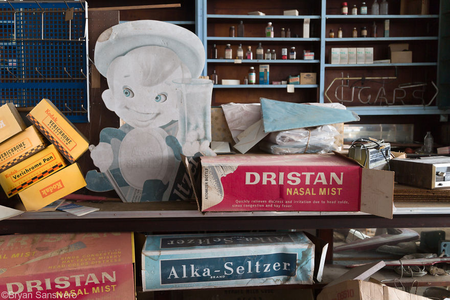 This Abandoned Pharmacy Is A 1950's Time Capsule. Prescription Drugs Left Behind! This Abandoned Pharmacy Is A 1950's Time Capsule. Prescription Drugs Left Behind!