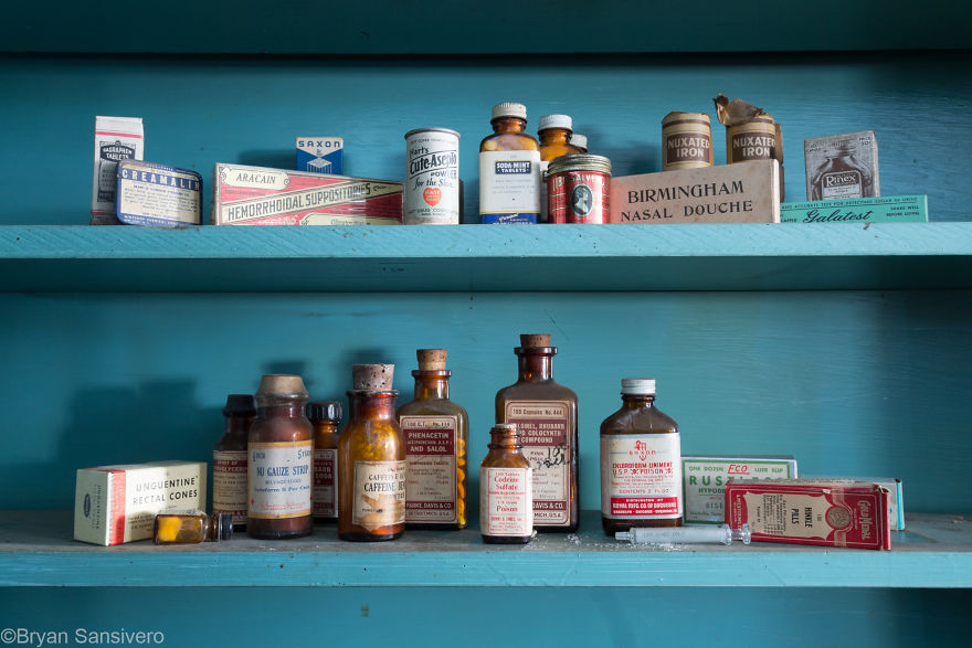 This Abandoned Pharmacy Is A 1950's Time Capsule. Prescription Drugs Left Behind! This Abandoned Pharmacy Is A 1950's Time Capsule. Prescription Drugs Left Behind!