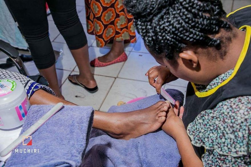 Photographer Picks These Two Homeless Lovebirds And Transforms Them Into Models