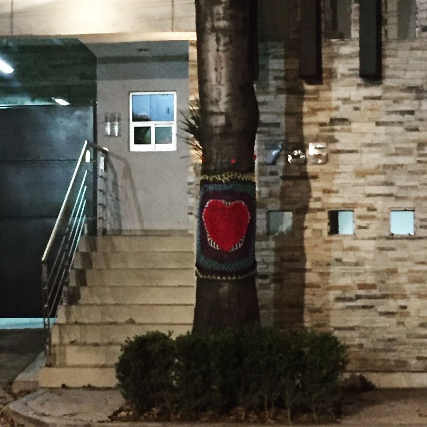 Yarnbombing In Gabriel Mancera Avenue, In The Neighborhood Of Del Valle Where Two Buildings Collapsed Killing More Than 30 People