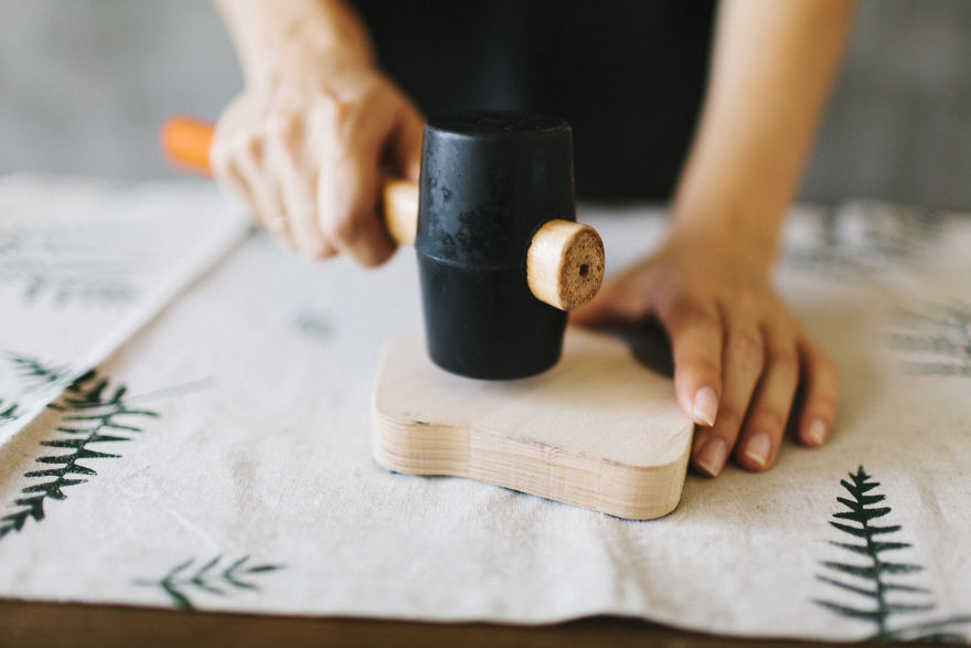 How To Make A Botanical Table Runner In 5 Easy Steps
