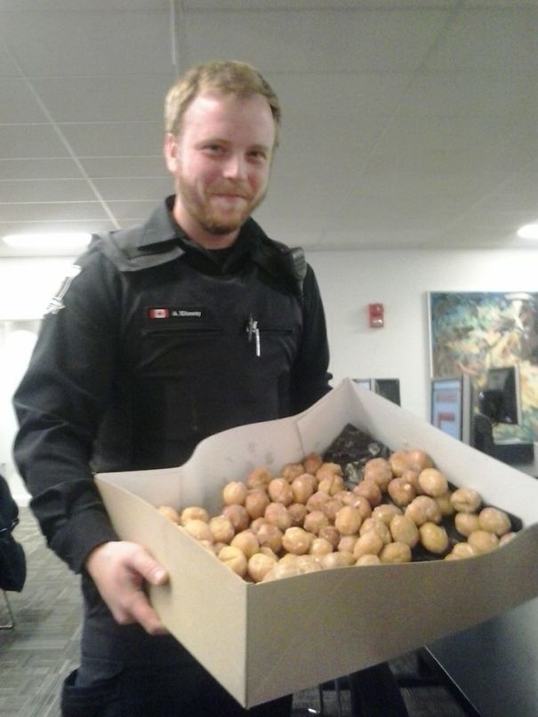 A Police Officer Came To My University Library And Offered Doughnuts To Students Studying For Finals