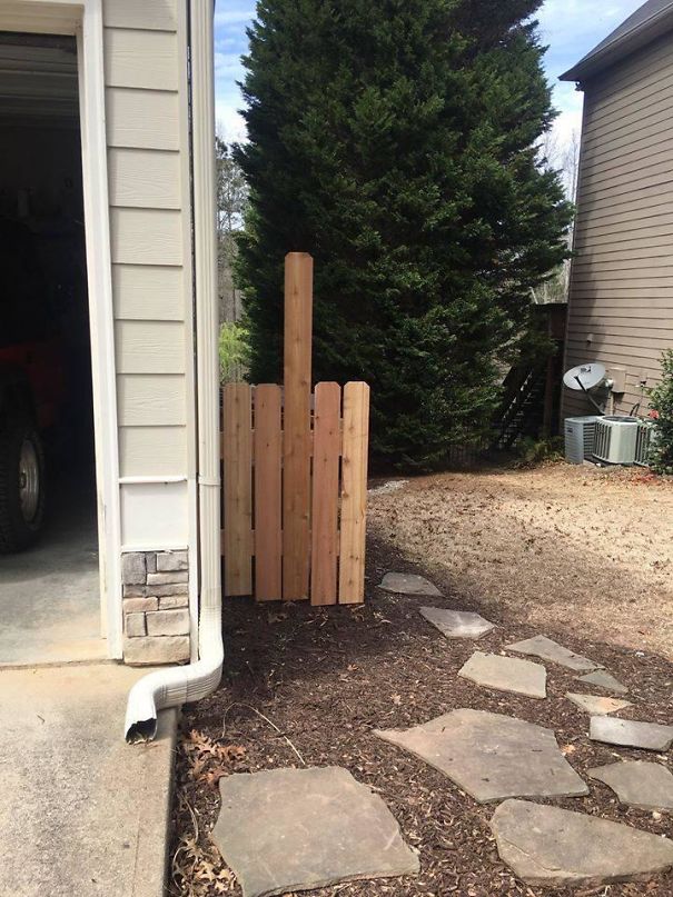 The HOA In My Friend’s Neighborhood Recently Threatened Her Neighbors With A Fine If They Didn’t Hide Their Trash Cans, Even Though They’ve Been In The Same Spot For Over A Decade. This Is Their Solution