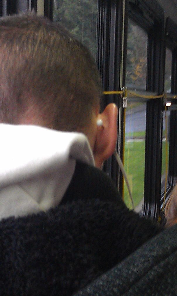 This Guy's Headphones And Ear Ring Made A Cool Optical Illusion