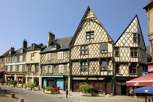 From This Angle, These Houses In Bourges, France Look Like They Have No Volume