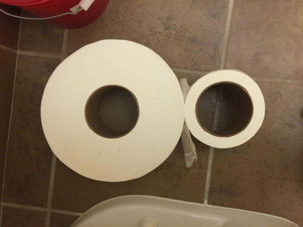 These Two Toilet Paper Rolls Make An Optical Illusion