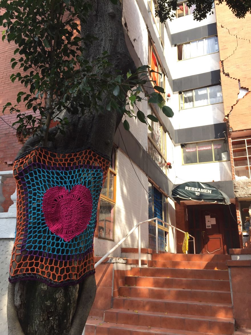 Yarnbombing In Rebsamen Street, In The Neighborhood Of Narvarte Where Several Buildings Were Severely Damaged