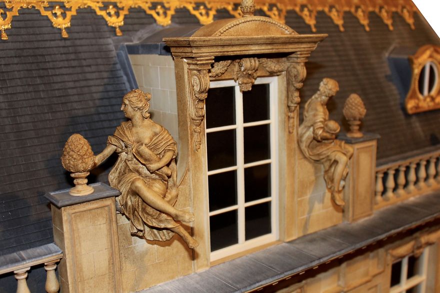 24 Carat Gold Leaf... Doll House! 24 Carat Gold Leaf... Doll House!