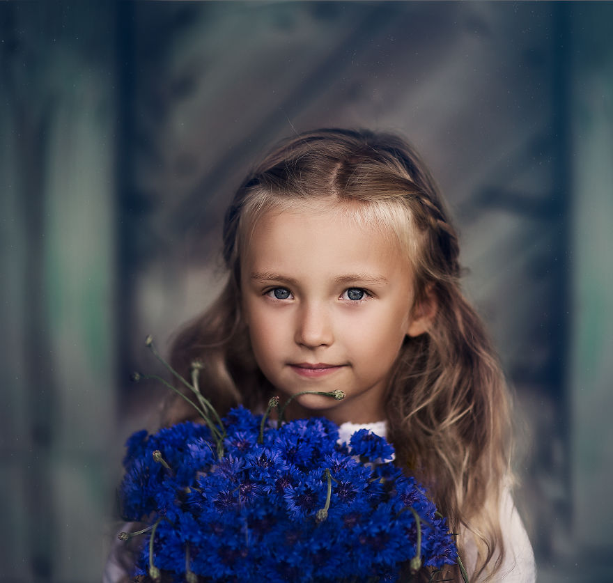 I Promised To Photograph My Daughter With Every Possible Flower In Her Hand