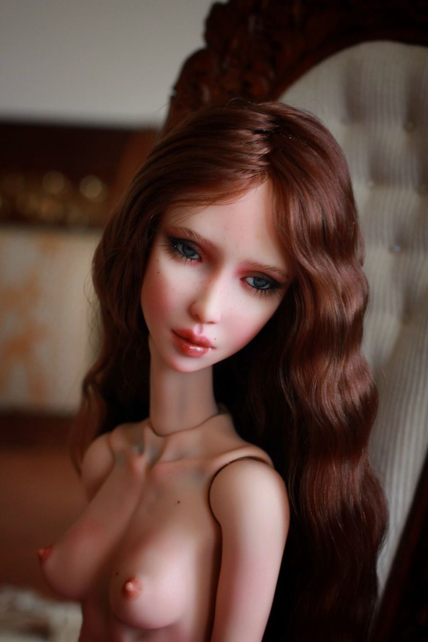Can't Take My Eyes Off Of You: True-To-Life Beautiful Collectible Dolls With Golden Joints