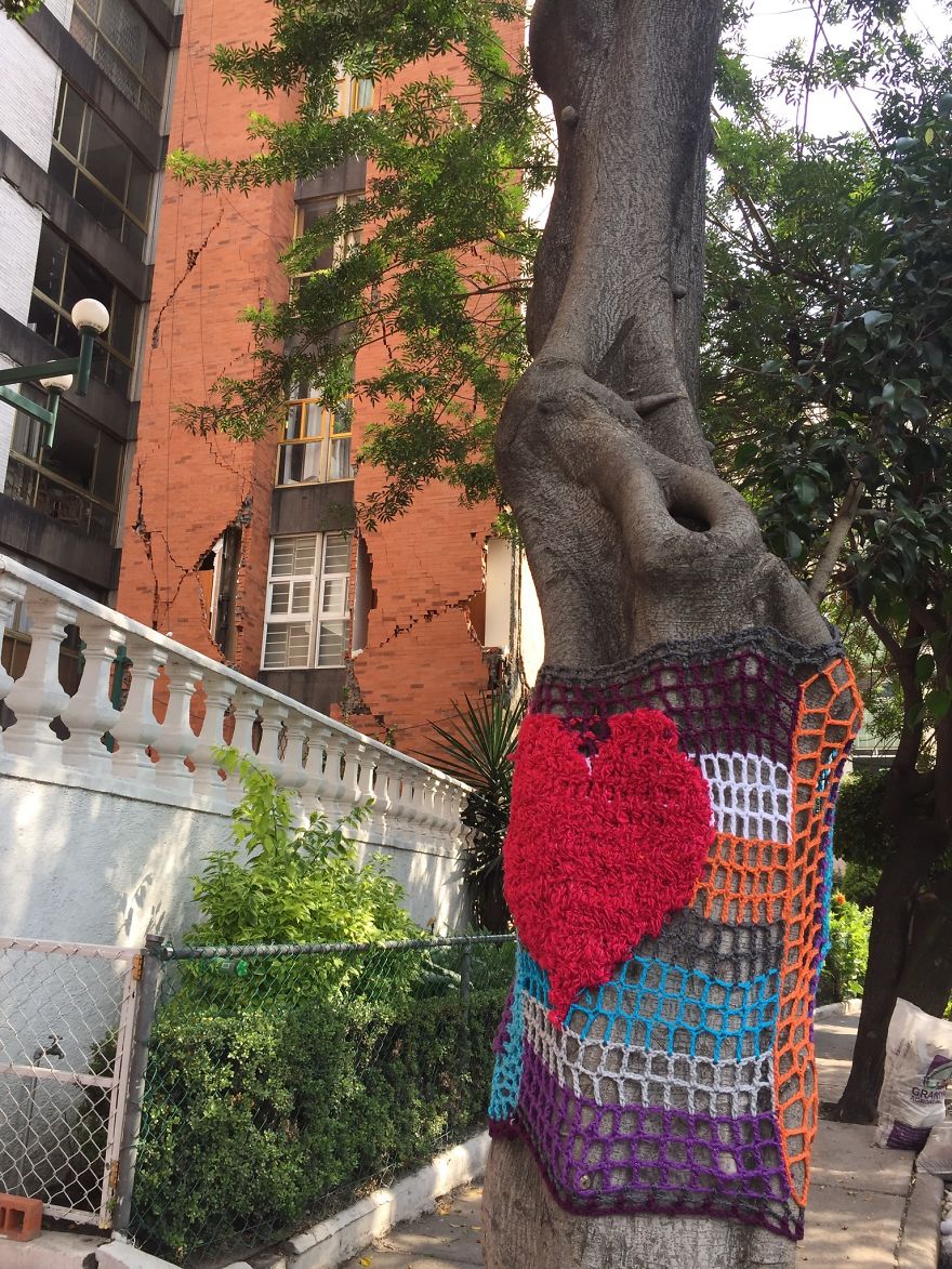 Yarnbombing In Rebsamen Street, In The Neighborhood Of Narvarte Where Several Buildings Were Severely Damaged