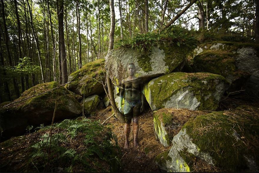 Artist Makes People Disappear Into Their Surroundings By Painting On Them