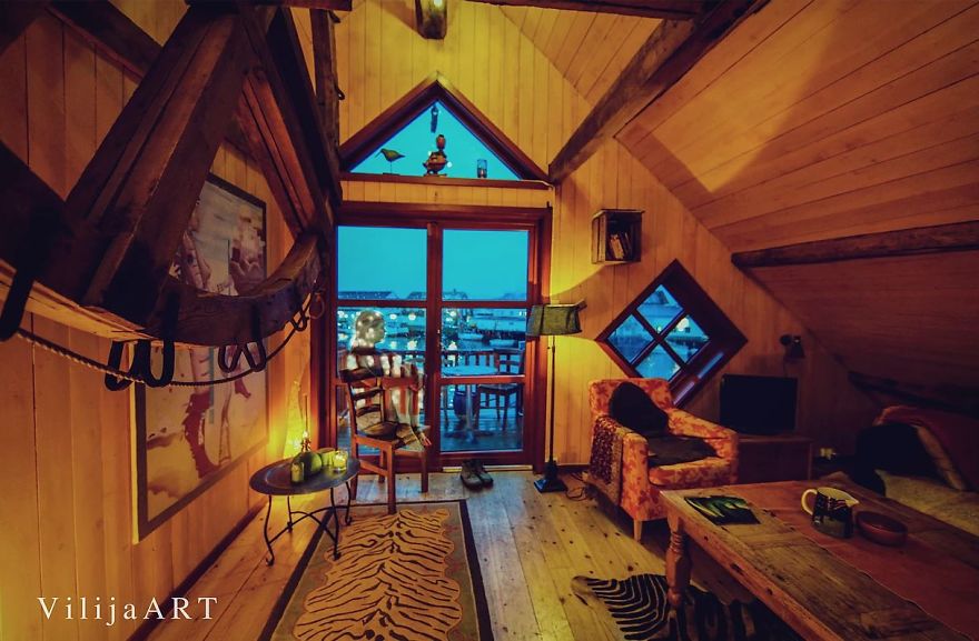 Artist Makes People Disappear Into Their Surroundings By Painting On Them