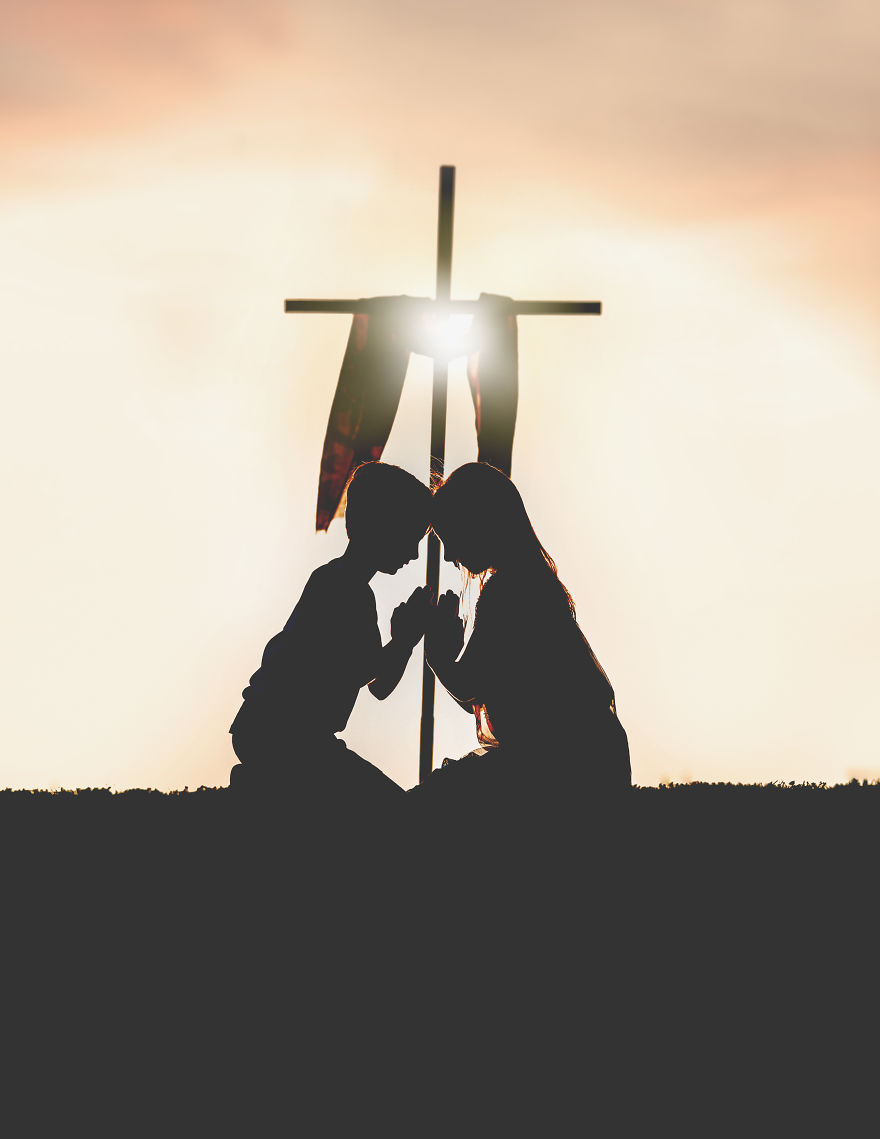 Photographer Captures What The True Meaning Of Easter Is All About.... He Is Risen Indeed!