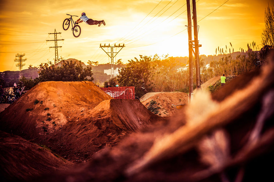 Extreme Sport Photographer Shows Skydiving In A New Light Extreme Sport Photographer Shows Skydiving In A New Light