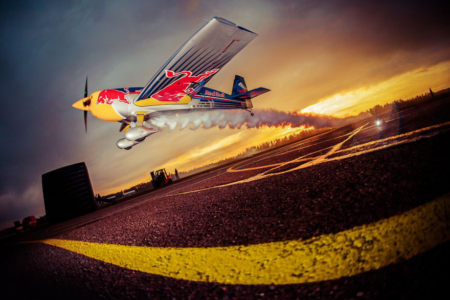 Extreme Sport Photographer Shows Skydiving In A New Light Extreme Sport Photographer Shows Skydiving In A New Light