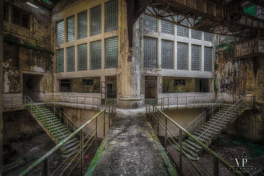 I Photograph Abandoned Stuff