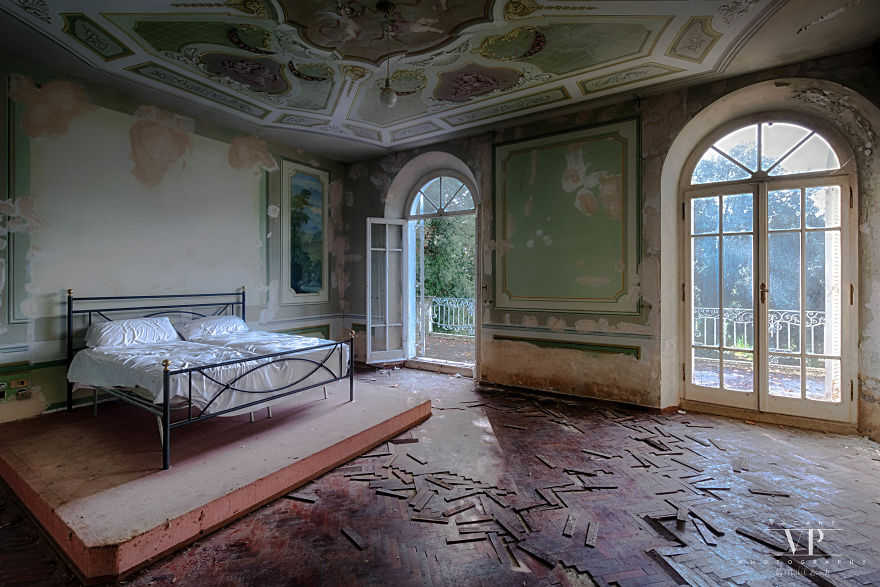 I Photograph Abandoned Stuff