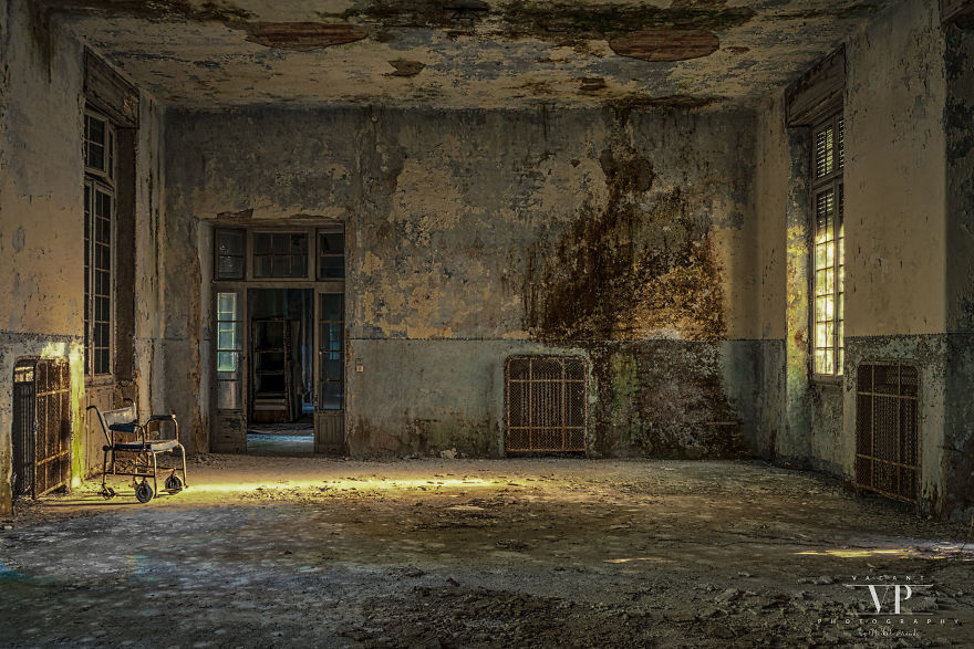 I Photograph Abandoned Stuff