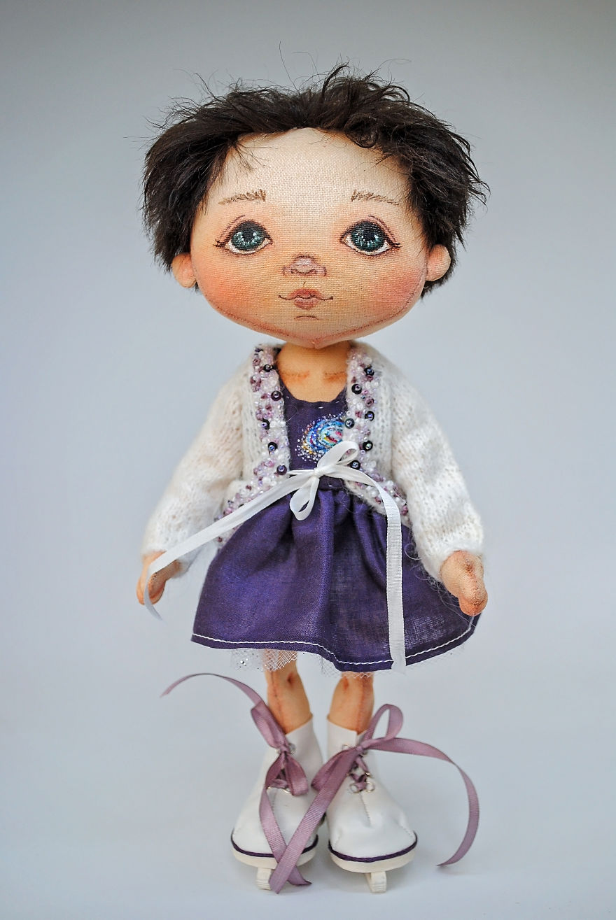 My Girlfriend Create Unique Dolls And She's Very Shy. I Told Her She's Wrong