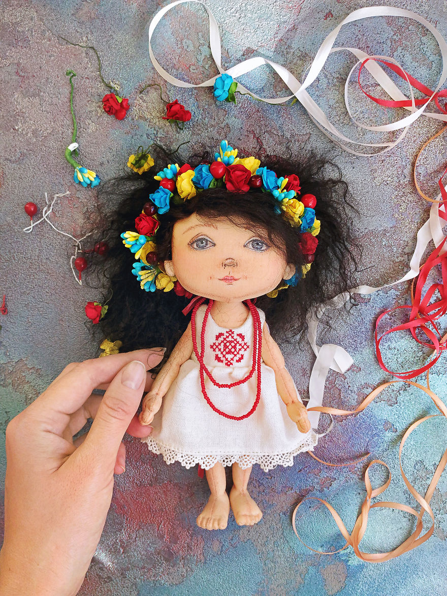 My Girlfriend Create Unique Dolls And She's Very Shy. I Told Her She's Wrong