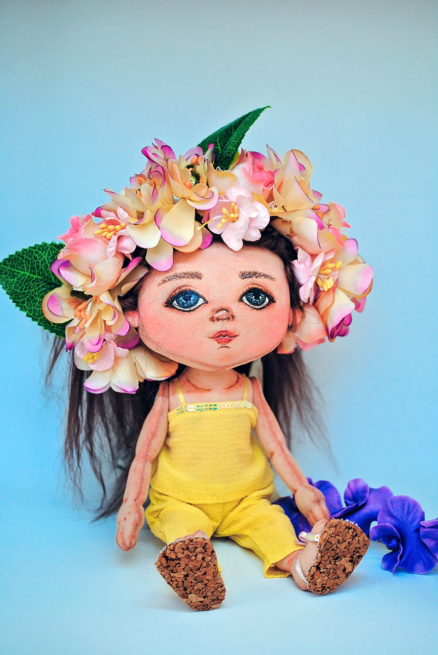 My Girlfriend Create Unique Dolls And She's Very Shy. I Told Her She's Wrong