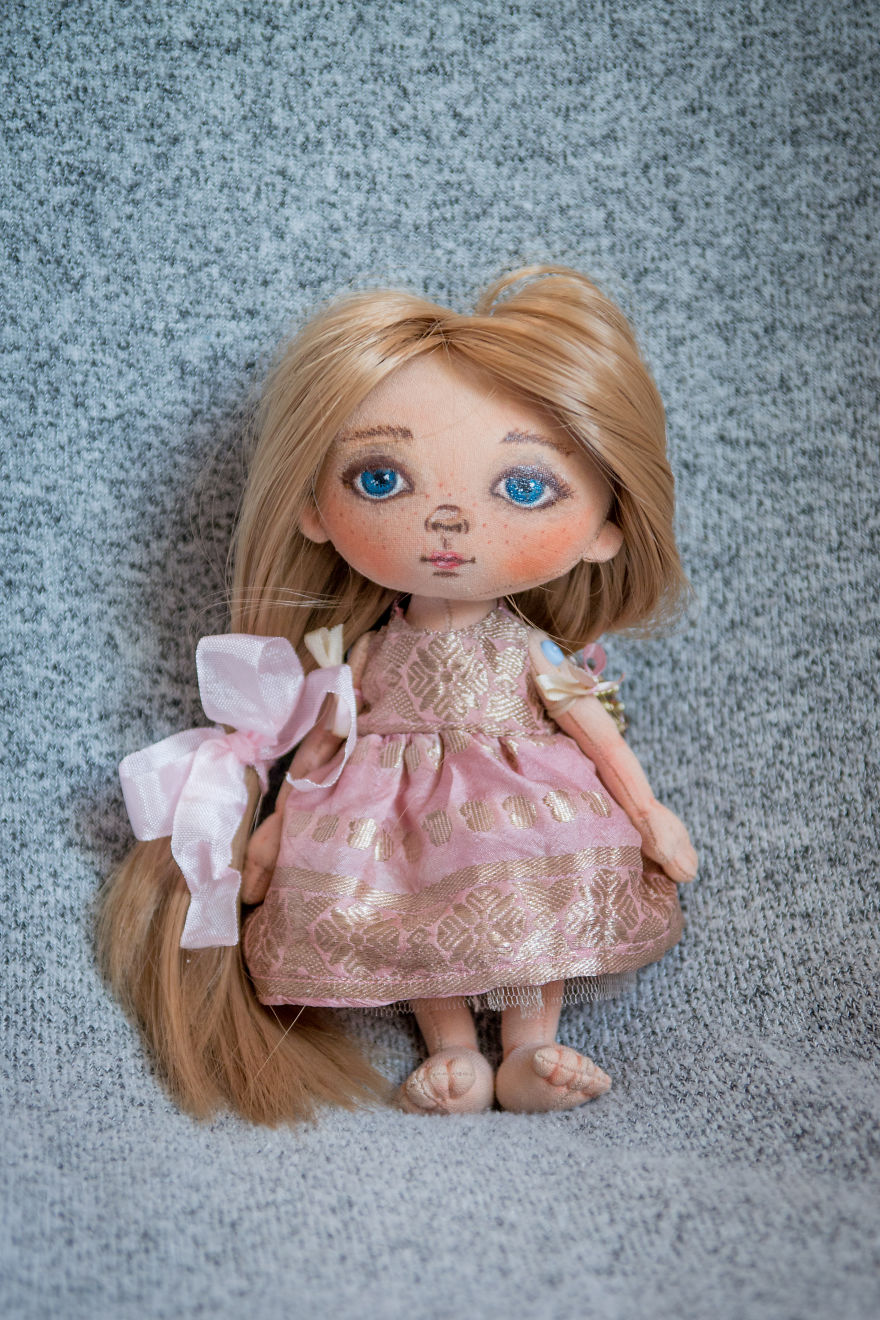 My Girlfriend Create Unique Dolls And She's Very Shy. I Told Her She's Wrong My Girlfriend Create Unique Dolls And She's Very Shy. I Told Her She's Wrong