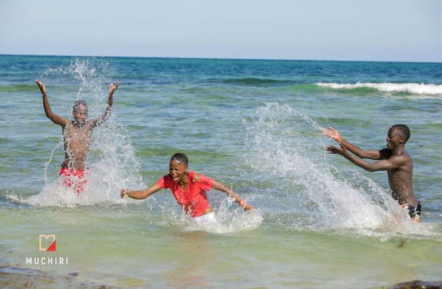 Photographer Picks These Two Homeless Lovebirds And Transforms Them Into Models