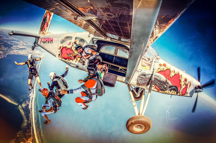 Extreme Sport Photographer Shows Skydiving In A New Light Extreme Sport Photographer Shows Skydiving In A New Light