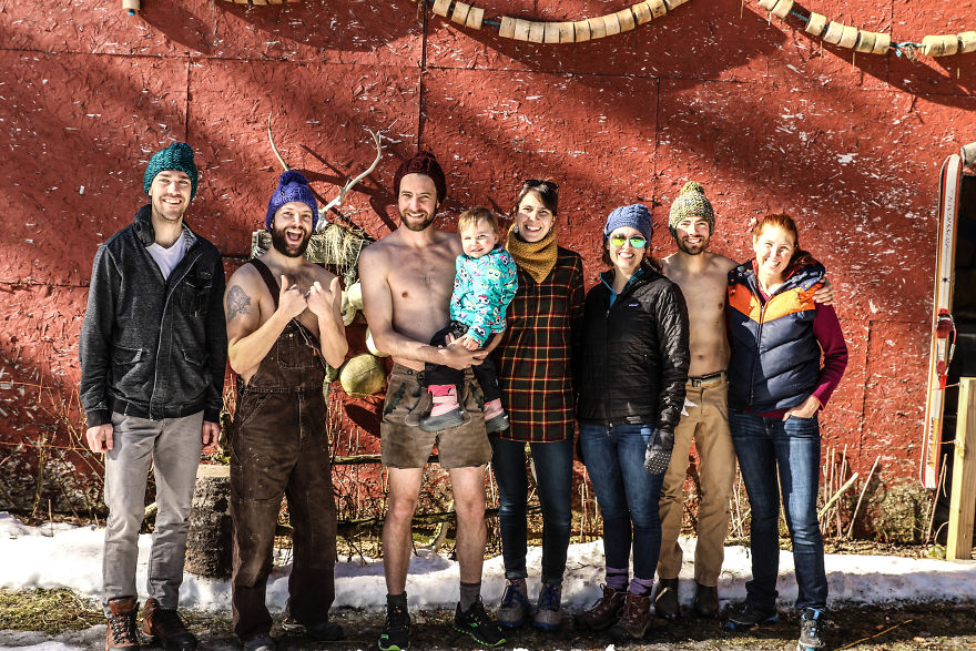 These Handsome Alaskan Men Picked Up Some Hot "Chicks", The Photos That Resulted Will Crack You Up! These Handsome Alaskan Men Picked Up Some Hot "Chicks", The Photos That Resulted Will Crack You Up!