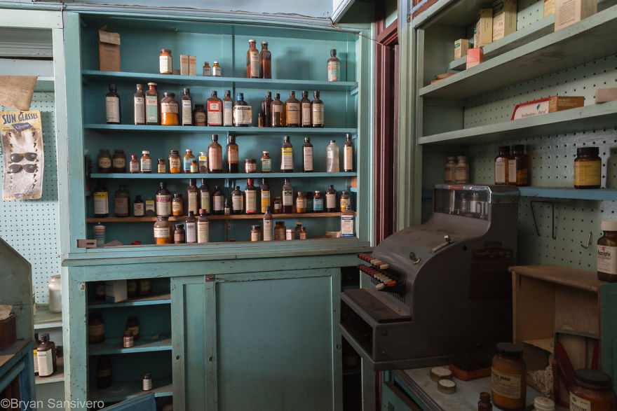 This Abandoned Pharmacy Is A 1950's Time Capsule. Prescription Drugs Left Behind! This Abandoned Pharmacy Is A 1950's Time Capsule. Prescription Drugs Left Behind!